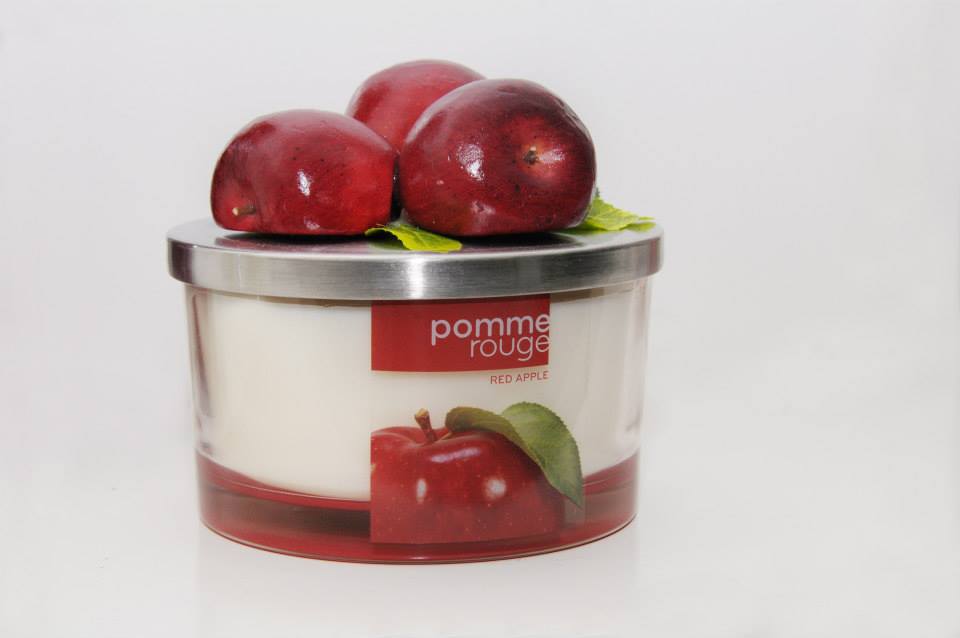 Small cup aromatic candles, red apple