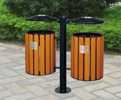 Double wooden ashtray for outdoor use