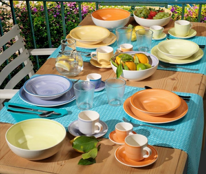Set mit 3 bunten Tellern PORZELLAN