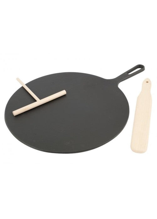 Breton crêpe maker with spatula and batter spreader
